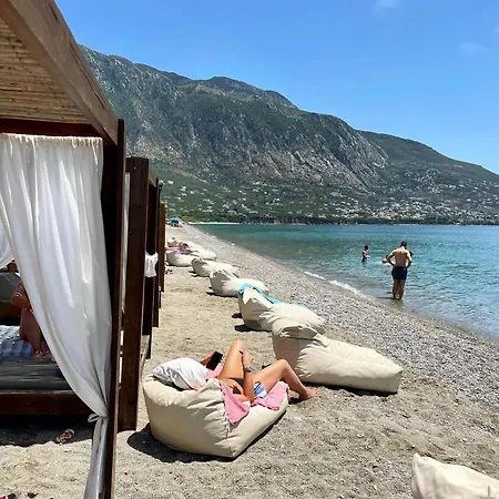 Daire Christine ολοκαίνουριο τετράκλινο Kalamata